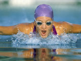 close-up-of-a-young-woman-swimming-the-butterfly-stroke